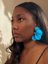 Load image into Gallery viewer, PREORDER: MINI MICAÉLA STATEMENT EARRINGS (Reef)