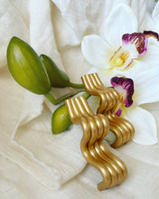 Load image into Gallery viewer, TIDAL STATEMENT EARRINGS (GOLD)