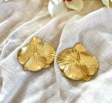 Load image into Gallery viewer, ORCHID STATEMENT EARRINGS