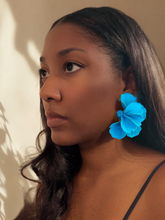 Load image into Gallery viewer, PREORDER: MINI MICAÉLA STATEMENT EARRINGS (Reef)
