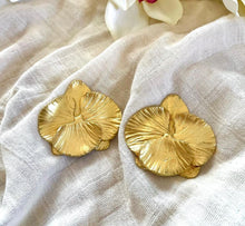 Load image into Gallery viewer, ORCHID STATEMENT EARRINGS
